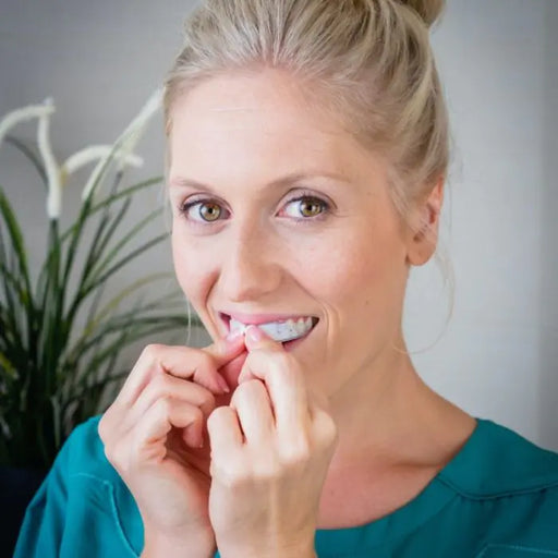 Kit Blanqueamiento Dental para Manchas Oscuras - 10 Moldes - Iwhite - 2