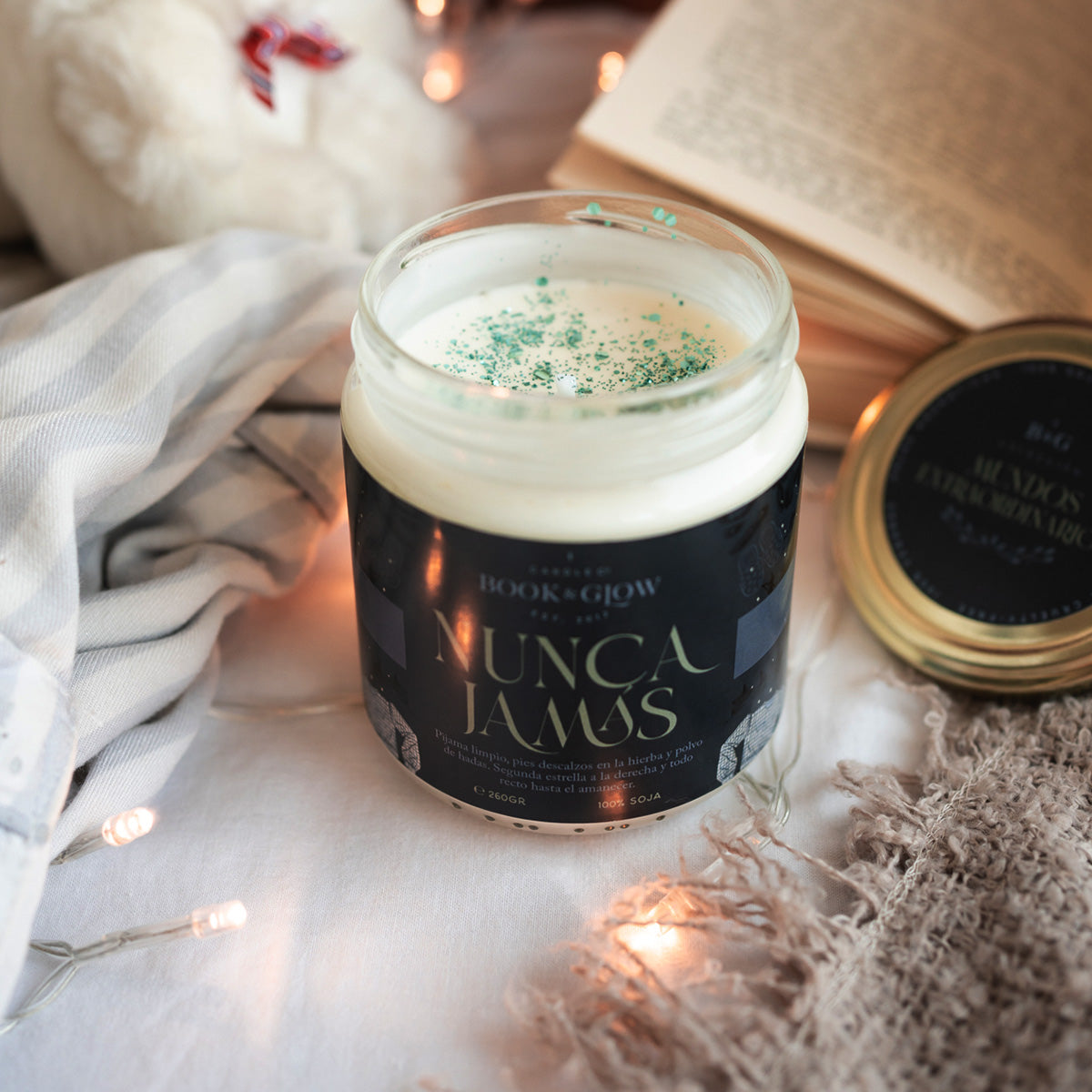 Velas Book and Glow