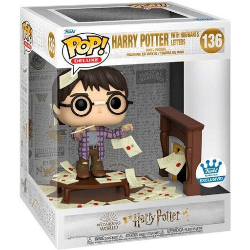 Figura Pop Deluxe Harry Potter Anniversary Harry Potter with Hogwarts Letters Exclusive - Funko - 1
